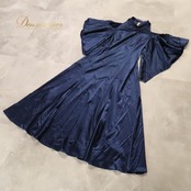 フラダンス 衣装 BLUE HEAVEN COMPANY ブルーヘヴンカンパニー ワンピース ドレス ネイビー系 紺 サテン生地 光沢感 レース フレアスカート ハワイアン アロハ フラ ダンス レッスン 練習 ハワイアンダンス 無地 シンプル 高級感 華やか かわいい おしゃれ 上品 大人っぽい