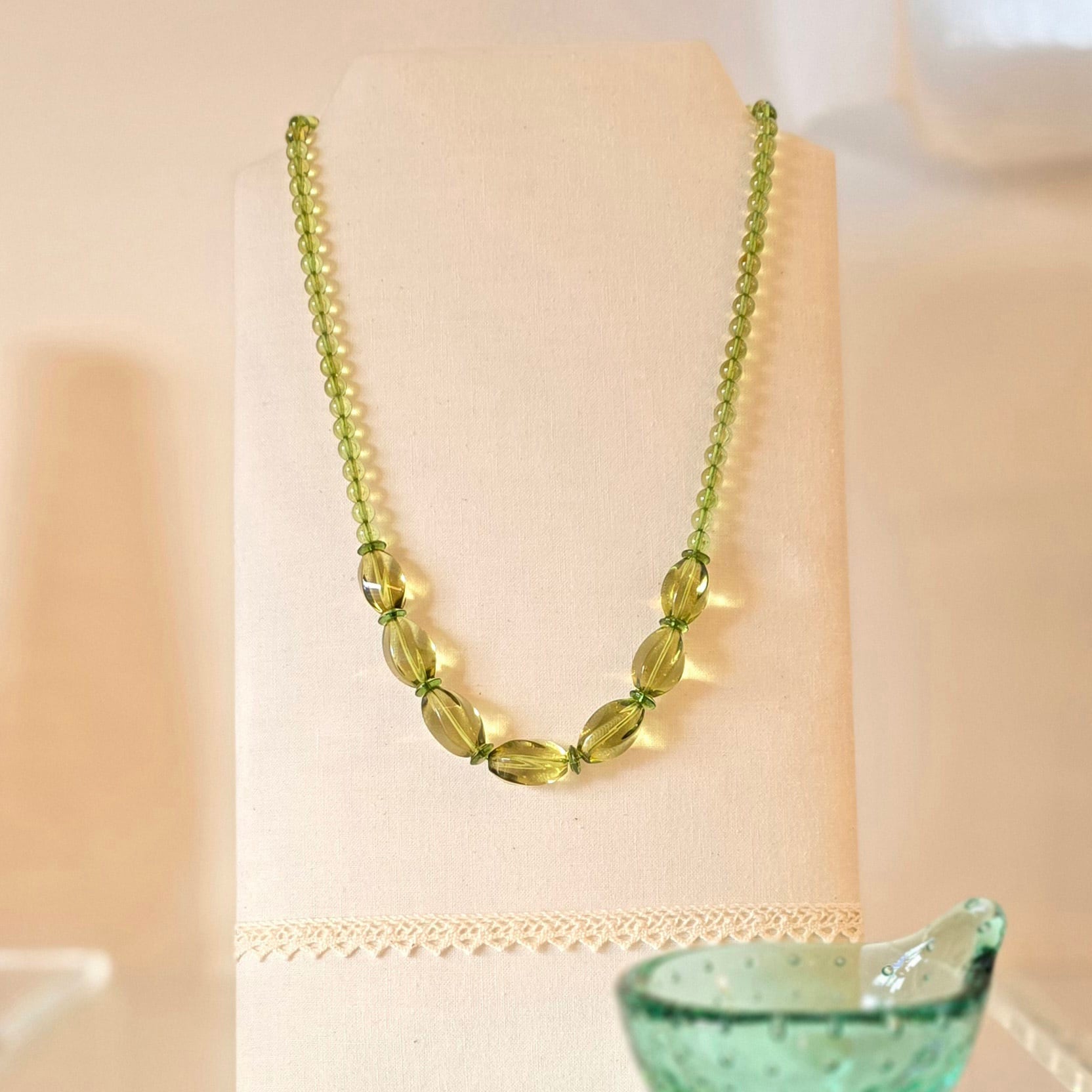 再入荷【リトアニア産】草木染琥珀ネックレス|自然の彩りオリーブグリーン