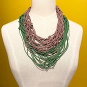 【 DaTribu ダ・トリブ 】ブラジル・アマゾン 天然ゴムネックレス Colar ponteia <M> ベージュ