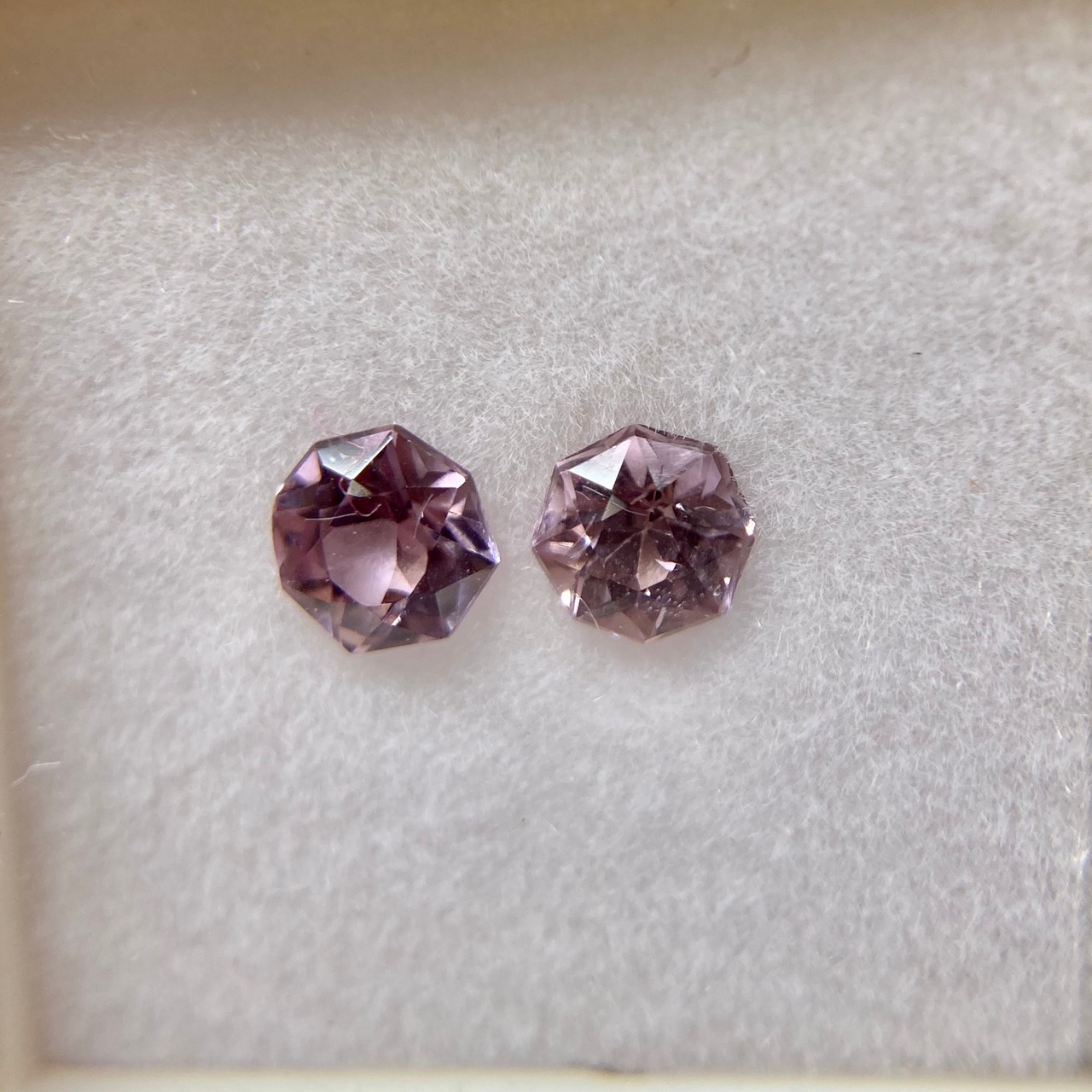 お花みたいなスピネル 約3.8mm-4mm 2点セット No.4