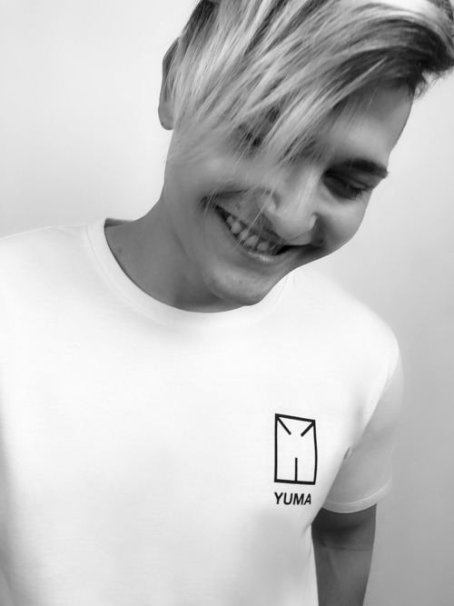 YUMA YUMAロゴTシャツ