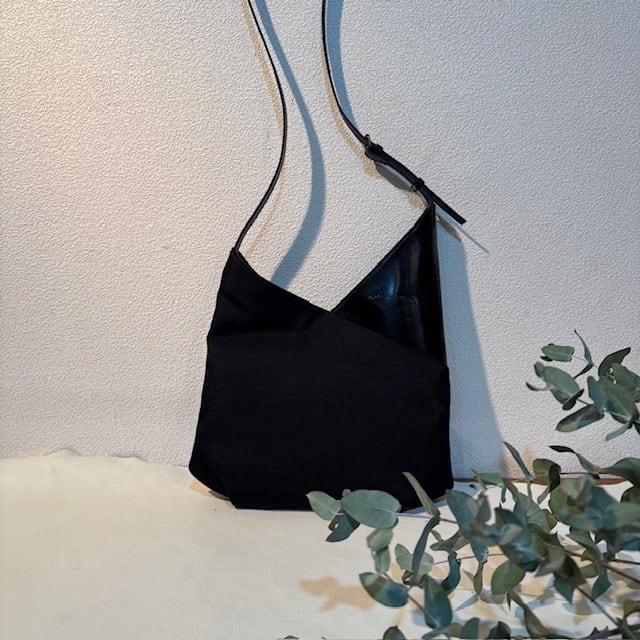 B.stuff　ナイロン×レザーコンビショルダー(クロ)