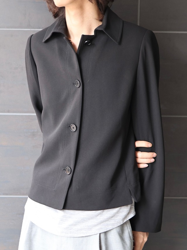 minimal box silhouette jacket