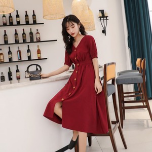 パーティードレス 二次会 結婚式 2色 ワンピース ゴールドボタン 袖あり 半袖 Vネック スリム タイト 細身 ストレート サイドスリット 大人 上品 おしゃれ お洒落 かっこいい ボタン 大人可愛い 大人女子 個性的 クール モード系 セクシー 主役級 存在感 レッド ブラック 20代 30代 40代 レディース パーティー イベント オフィス ビジネス OL 通勤 着回し 普段使い 重ね着 韓国系 オルチャン コーデ スタイル 美脚 脚長 トレンド 流行 S M L