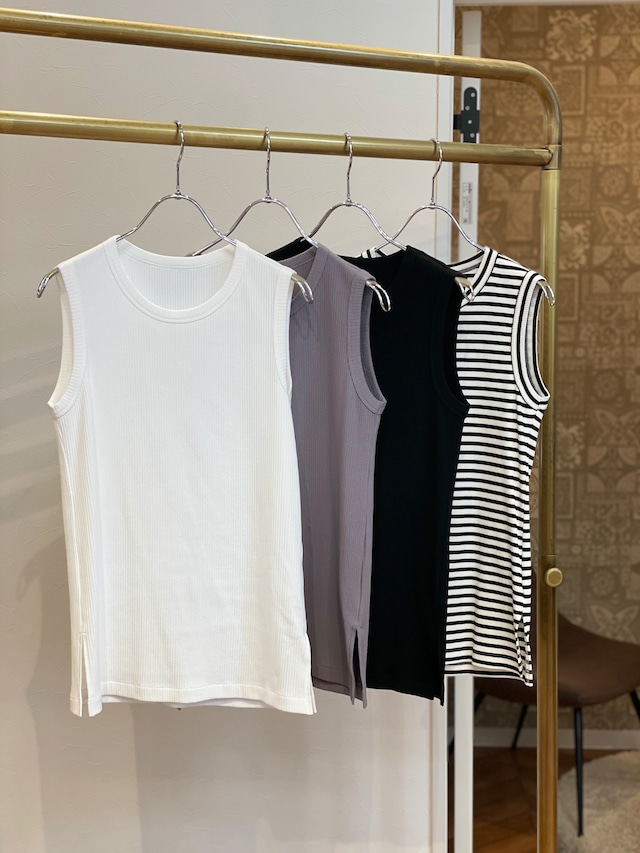 さまざまなスタイリングが叶うリブタンクトップ