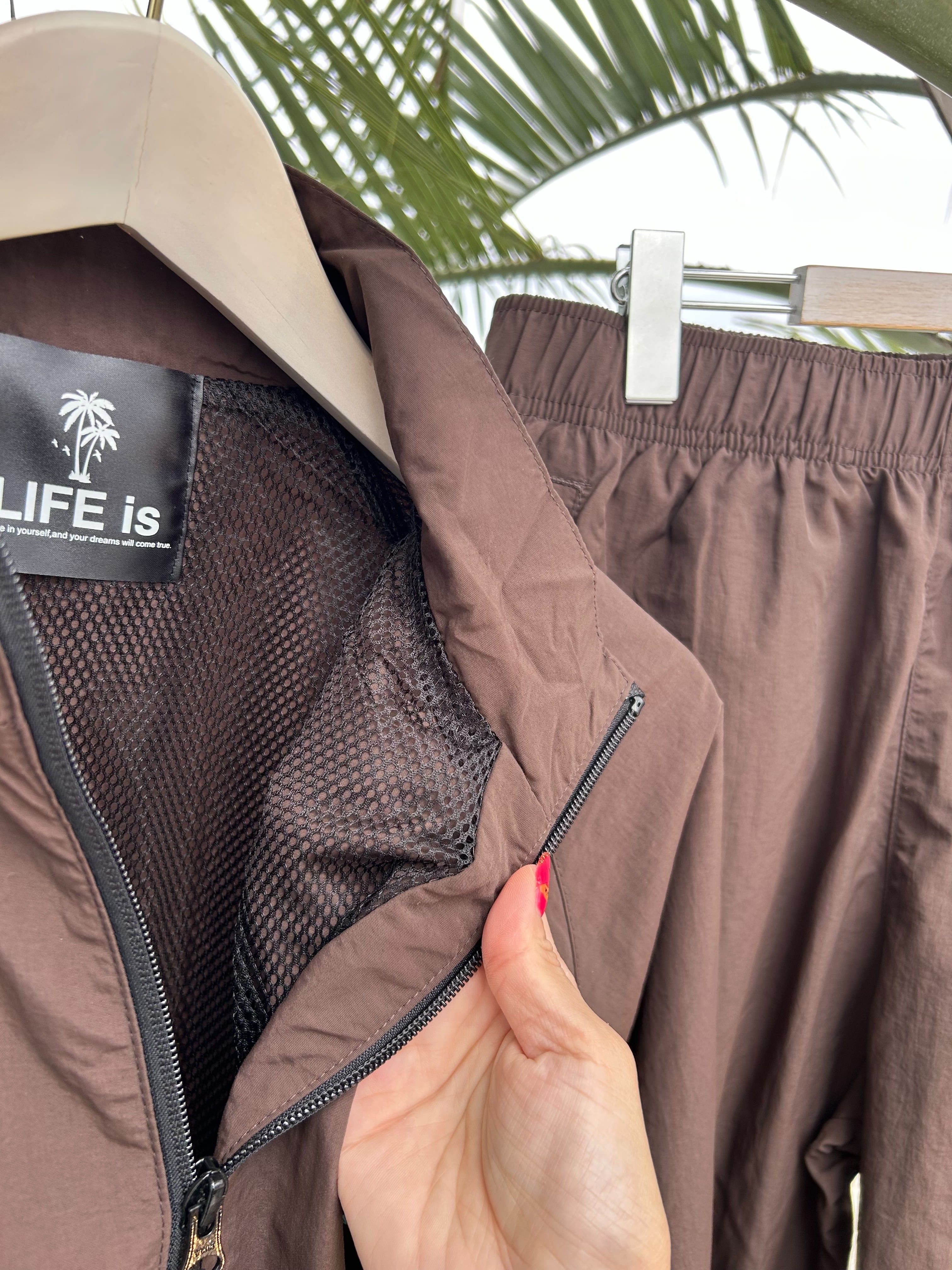 LIFEis 9th anniversary ナイロンセットアップジャケット ￥12,000(13,200)