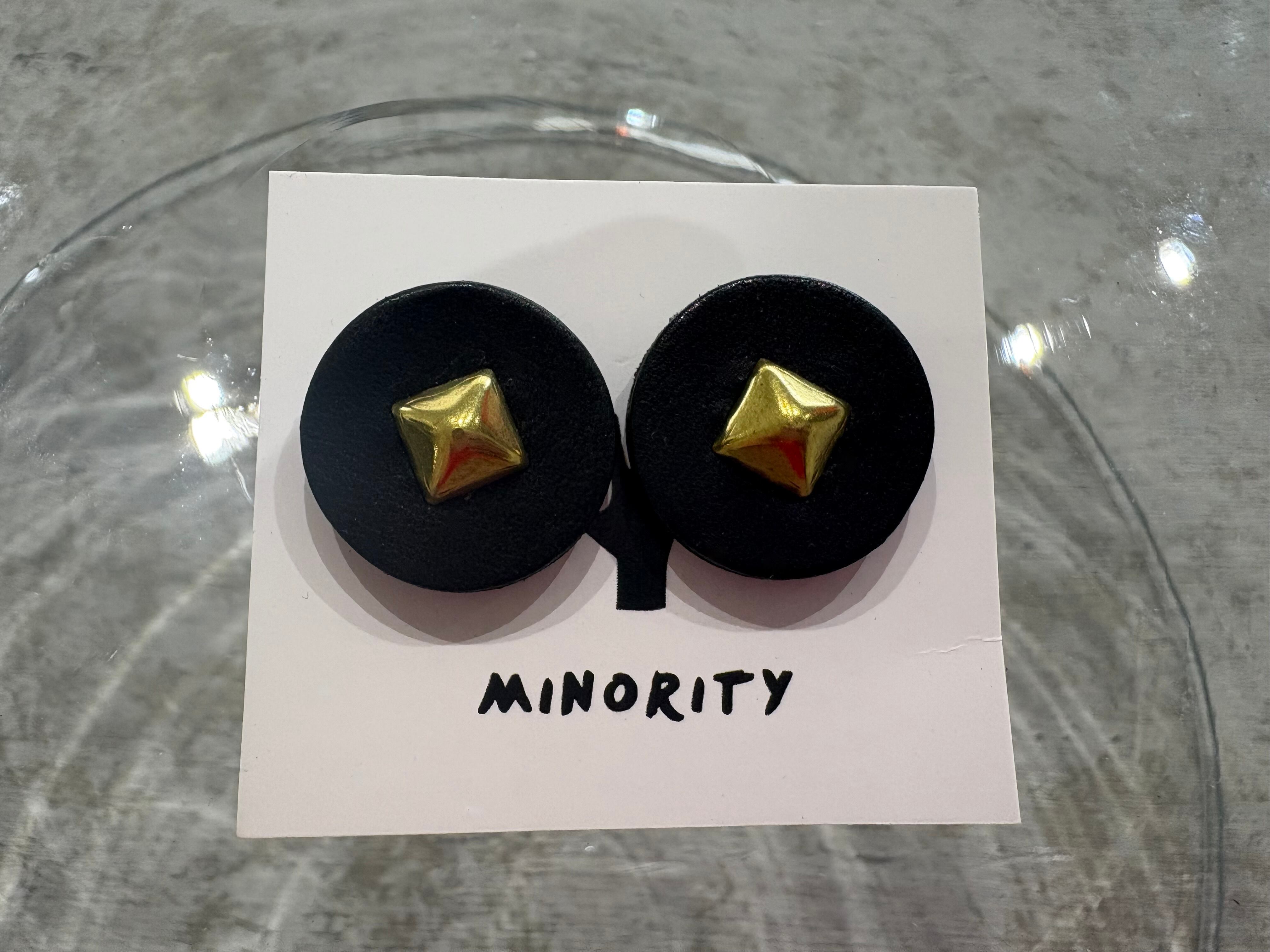 accessory | minority