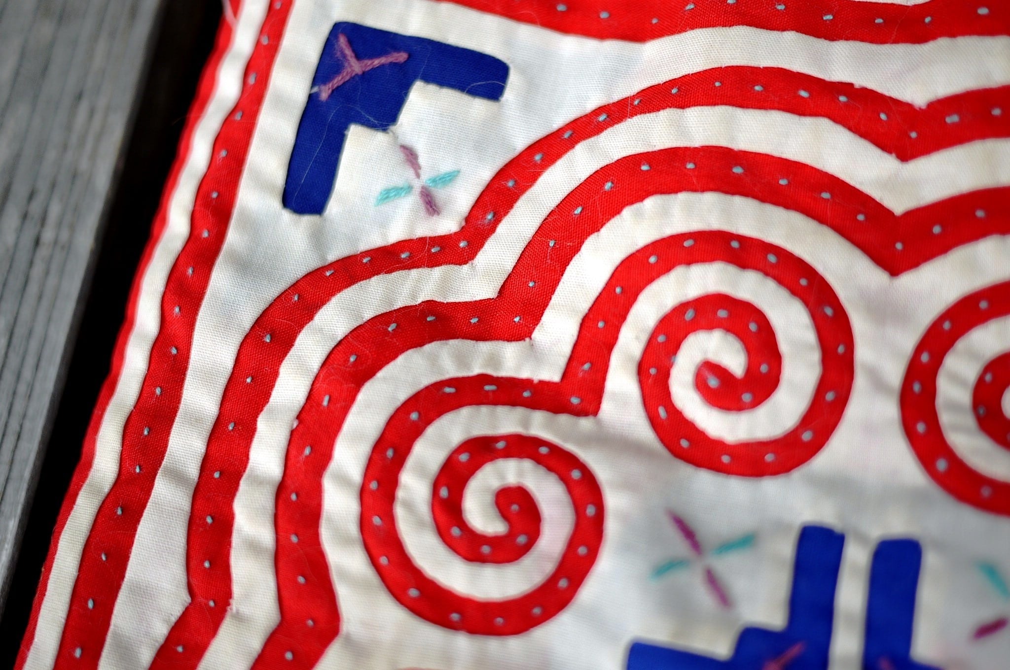 モラ刺繍の巾着袋 MOLA モラキルト パナマ 民族衣装 クナ族 | こりすの