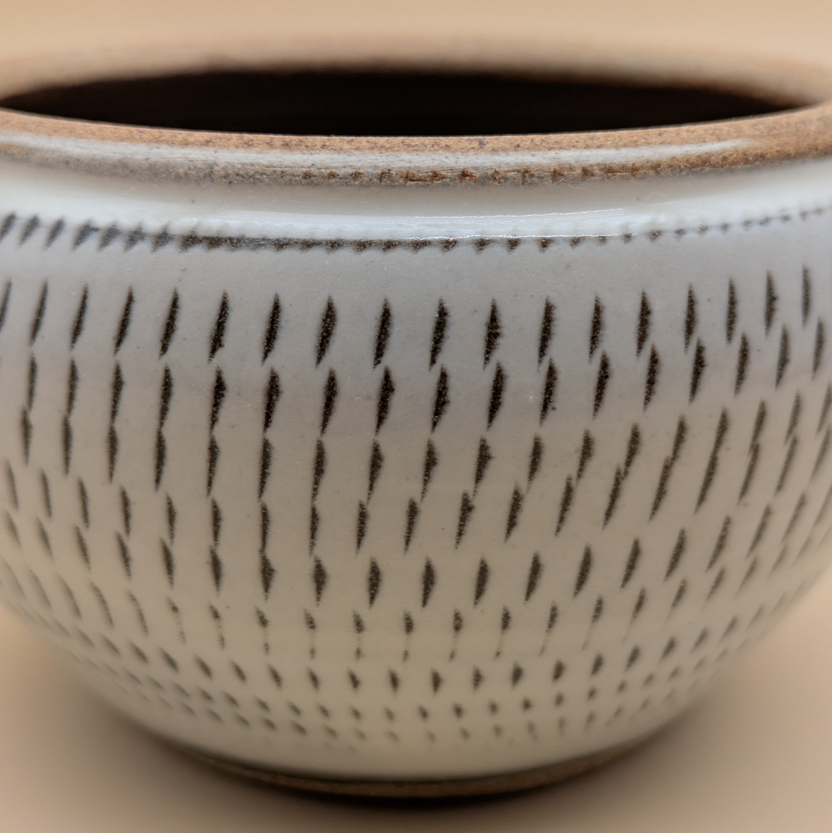 小石原焼 陶器 蓋付き壺 インテリア 壺 飛び鉋 刷毛目 蓋つき壺 小石原焼（黒釉流し 飛び鉋） | Pay ID