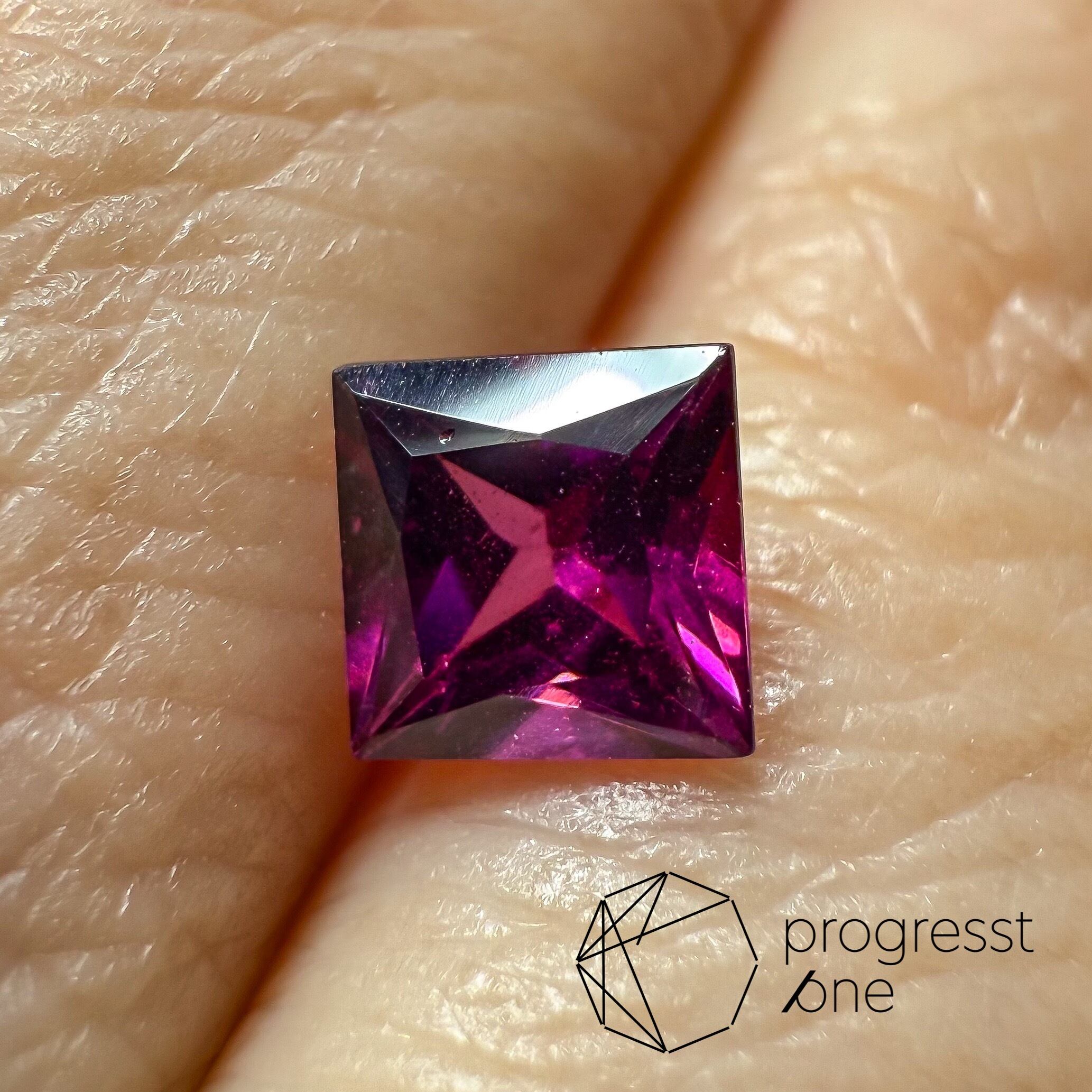 ロードライトガーネット(ｸﾞﾚｰﾌﾟｶﾞｰﾈｯﾄ)0.85ct | progresstone