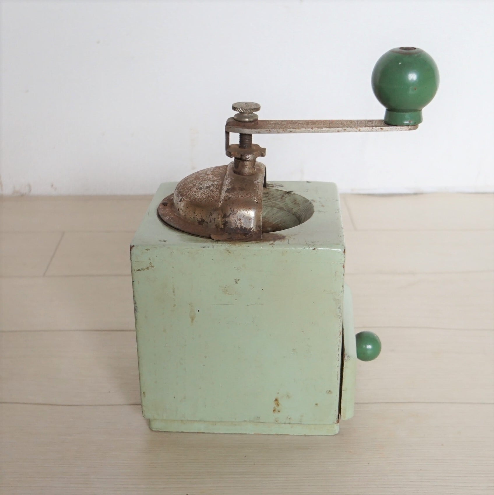 レトロ 手挽きコーヒーミル イタリア BG製 レトロ 手挽きコーヒーミル イタリア BG製