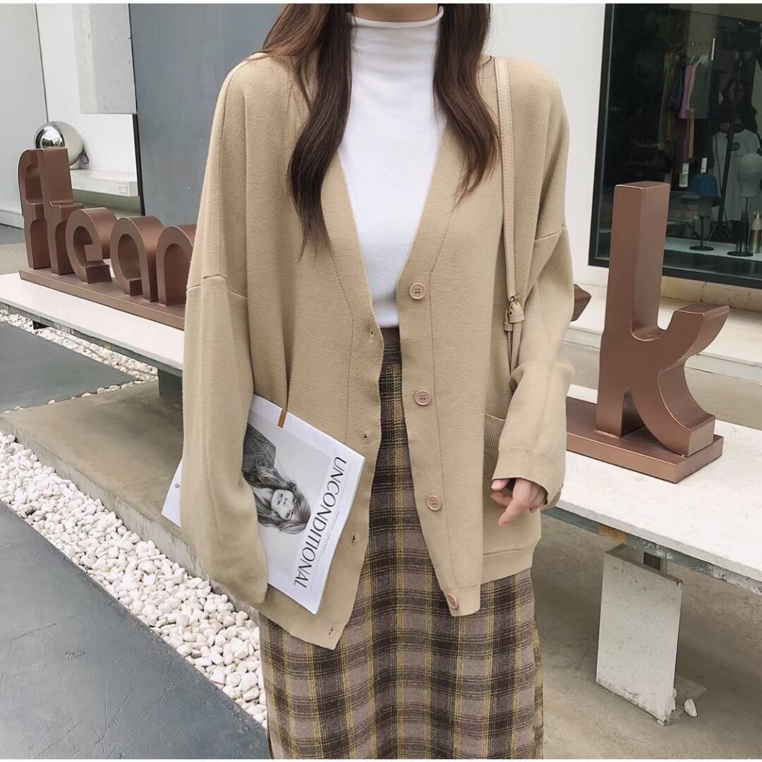 シンプルVネックカーディガン　AJ1050-D008