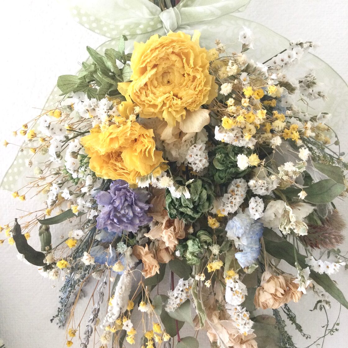 ラナンキュラス オリエンタルローズと小花のスワッグ イエロー ドライ  
