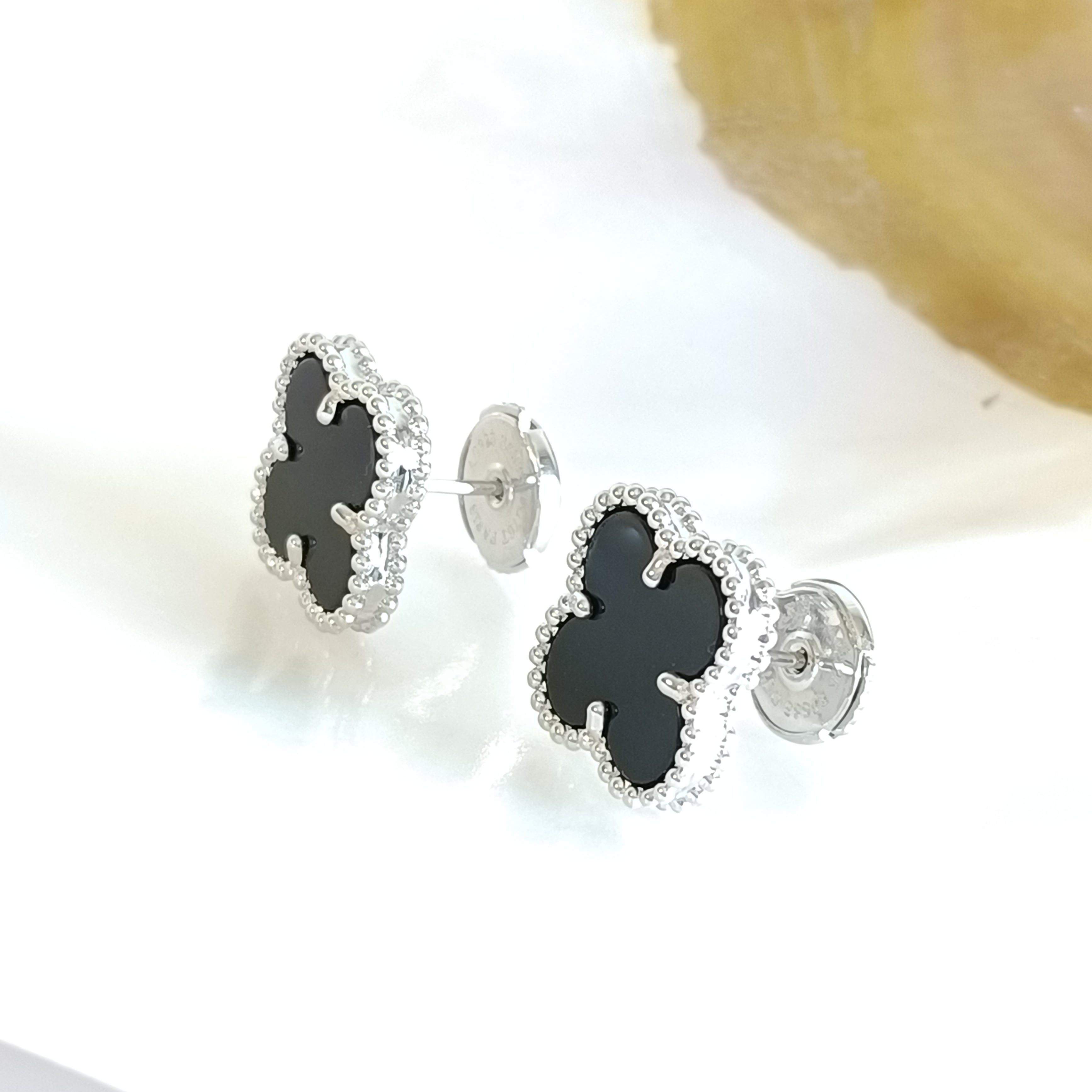 オニキス ホワイトゴールド クローバースタッドピアス 15mm | olive&caty