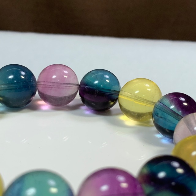 1.発色美しい大玉フローライトブレスレット