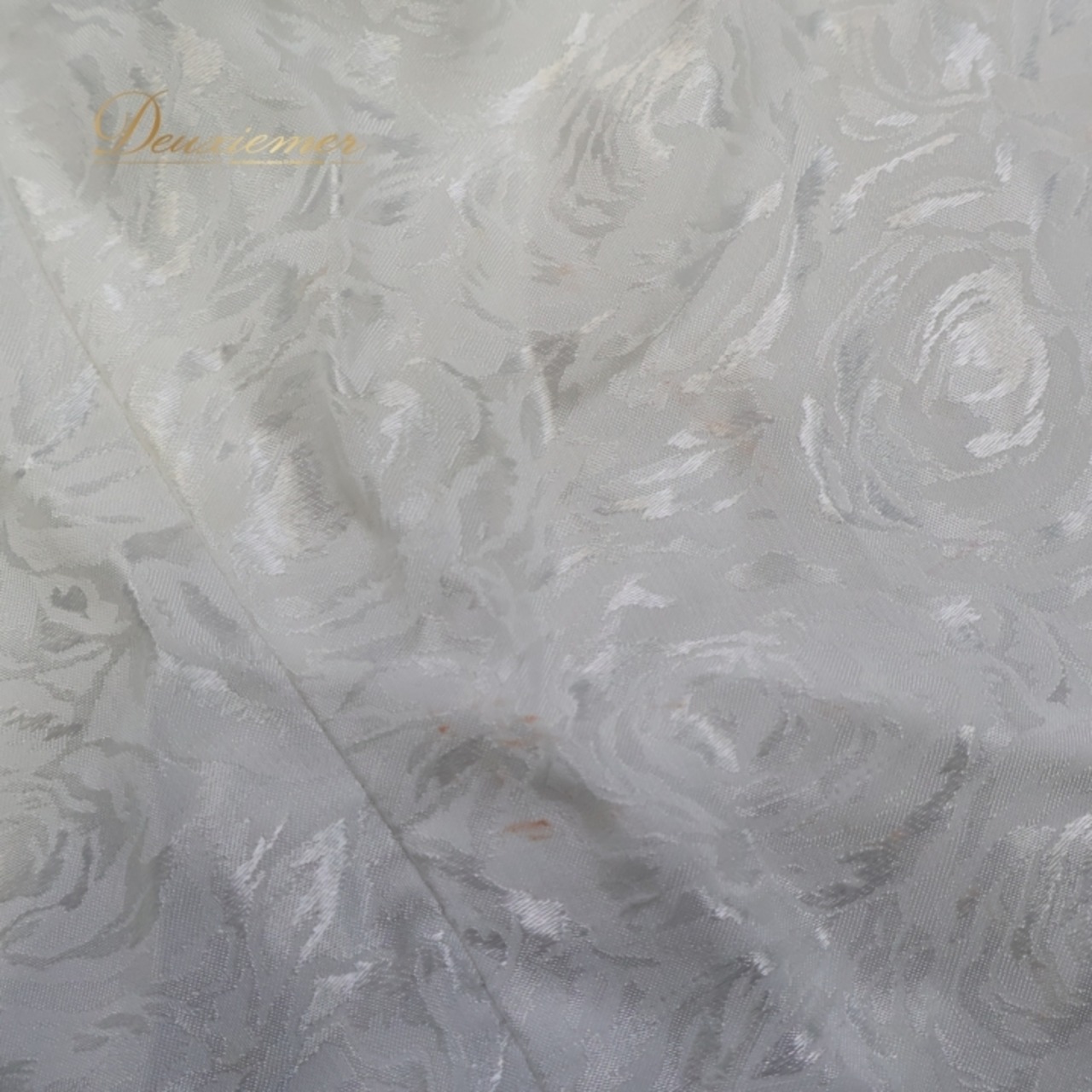 フラメンコ 衣装 ツーピース セットアップ 白 花柄 ペチコート スカート トップス 軽い 薄い 光沢 ダンス パーティ 発表会 ホワイト系 フラメンコ ダンス衣装 セットアップ ツーピース おしゃれ 発表会衣装 女性用 舞台用衣装 白系 薄手 軽やか ステージ衣装 柔らかい 上品