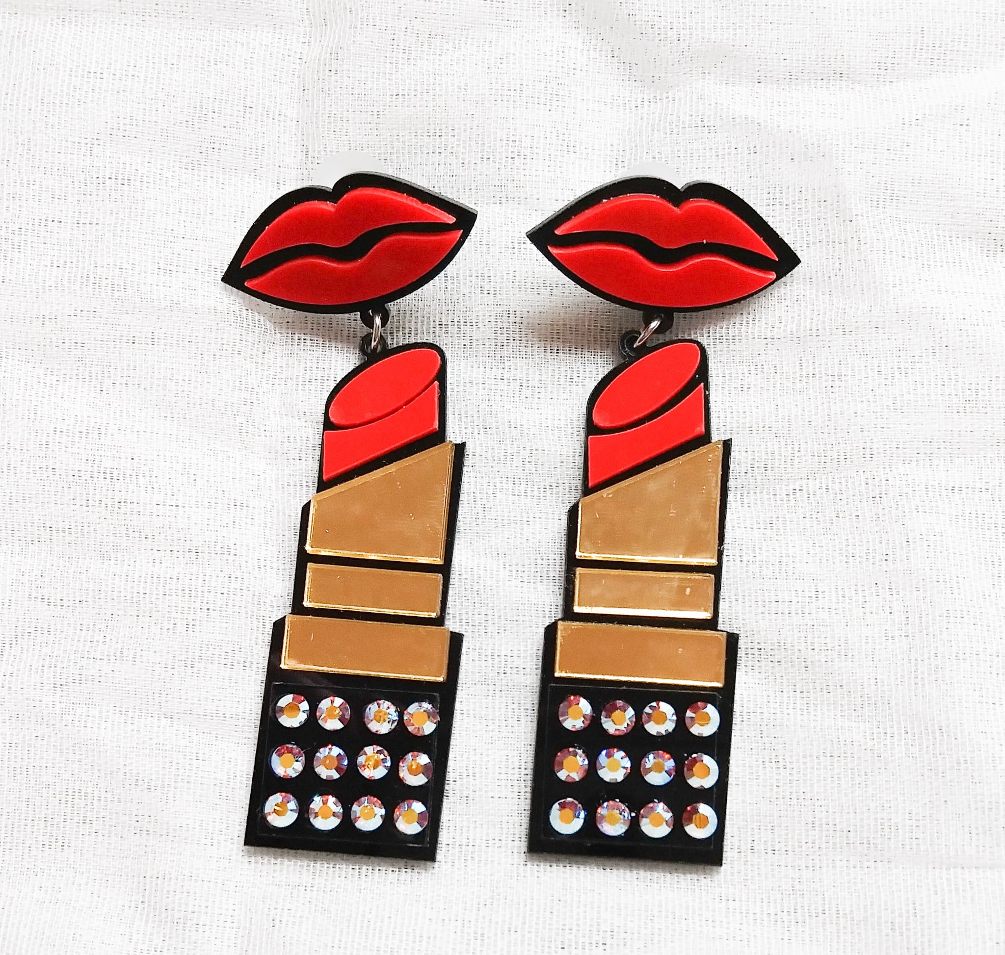 唇にリップスティック スワロフスキー ハンドメイド ピアス イヤリング パーティ ゴージャス イベント キラキラ アクセサリー 口紅 リップ くちびる 華やか スワロ ギラギラ フェス クラブ ダンス 発表会