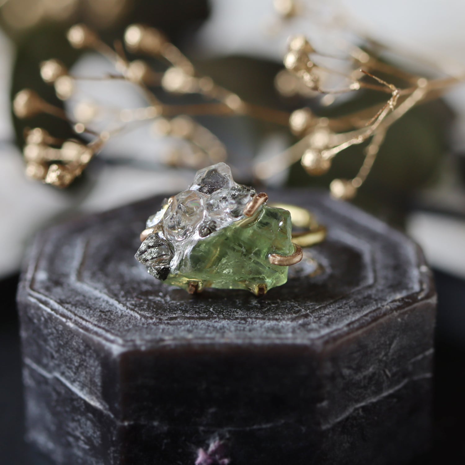 グリーンアパタイトとダイヤモンドクォーツのイヤーカフ | witch/花石