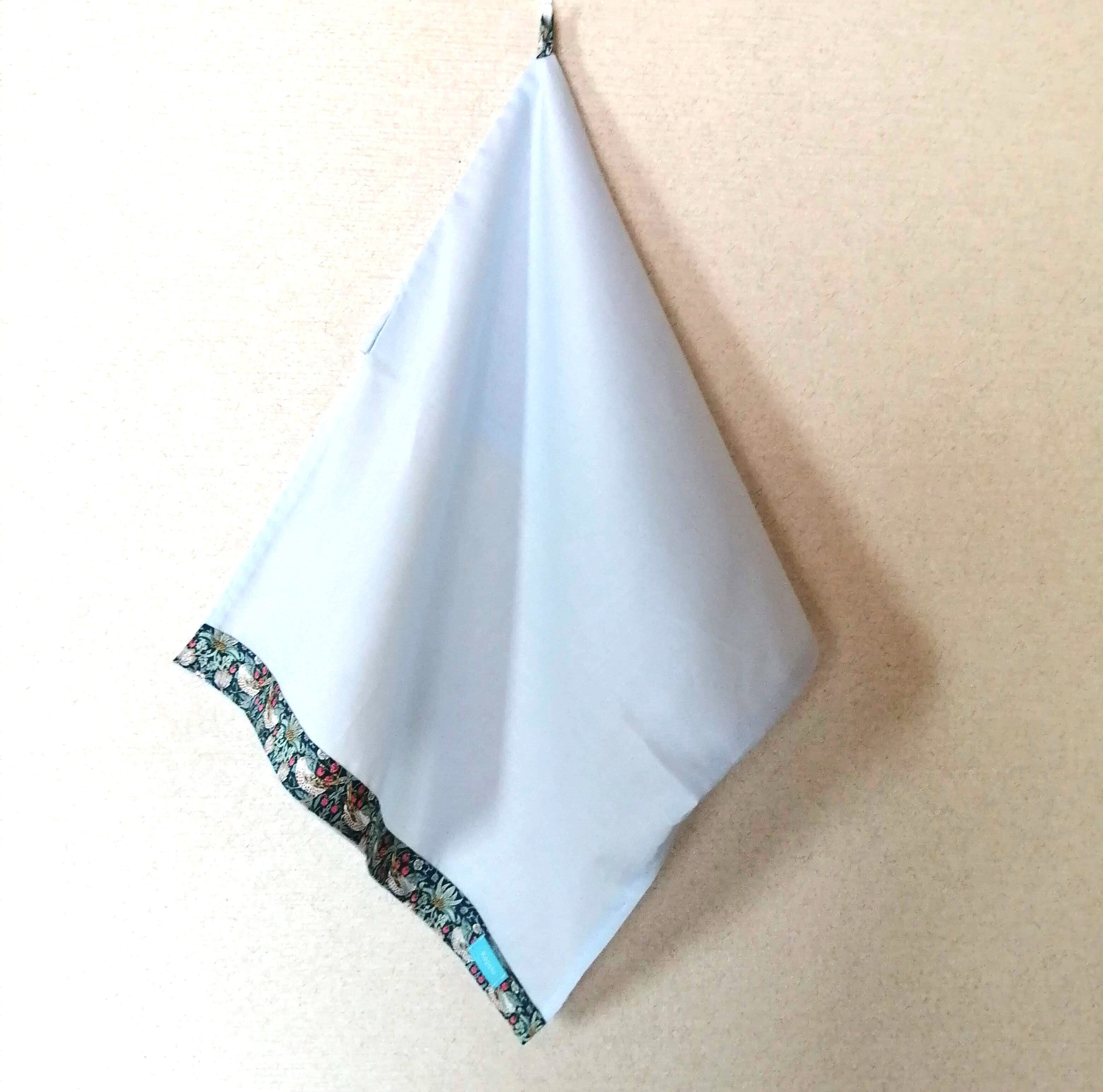 お着替えフェイスカバー【綿ローン×リバティプリント<StrawberryThief>(ストロベリースィーフ)柄】ブルー