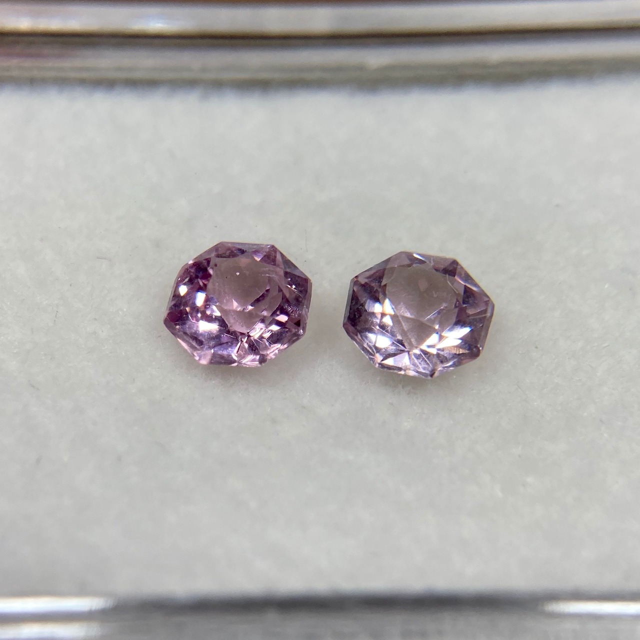 お花みたいなスピネル 約4.5mm-5.0mm 2点セット No.8