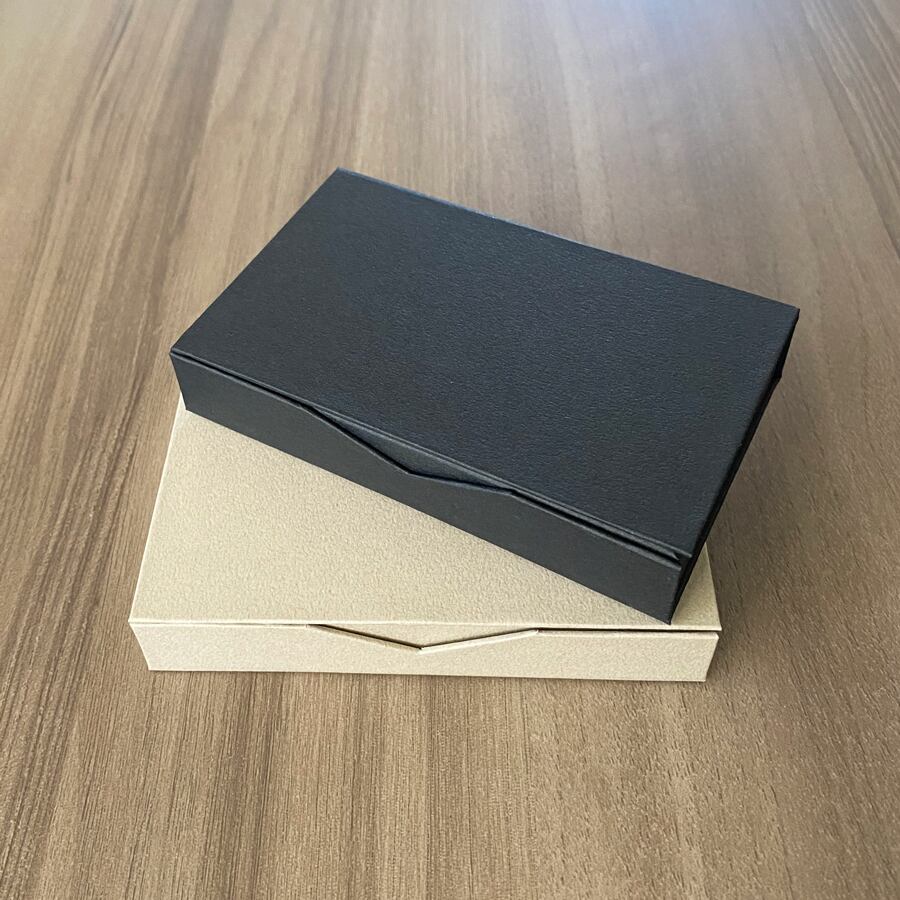 フォーマルカードケース （ブラック / グレージュ） | 【TAKEMEKI