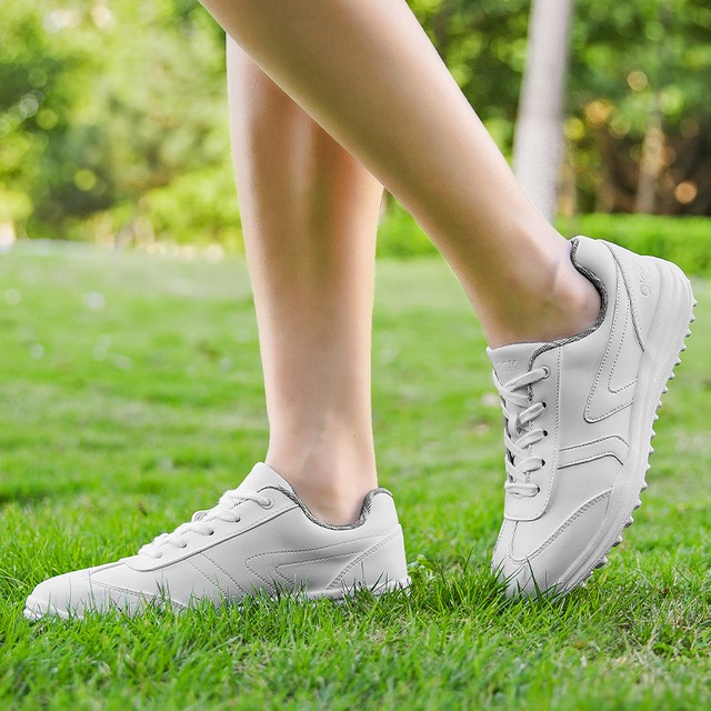 ゴルフシューズ　スニーカー　ソフトスパイク　ホワイト