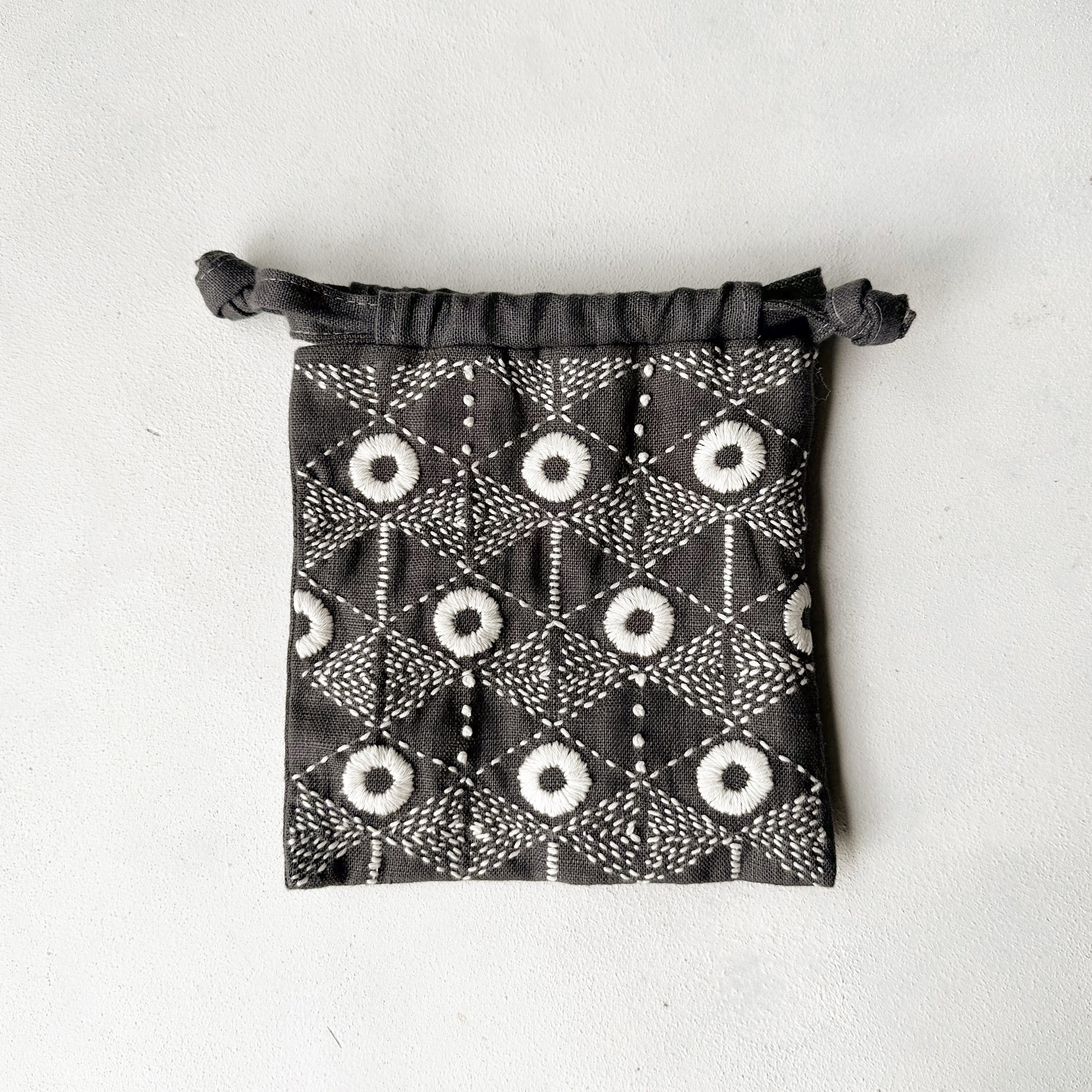 堀川波さん 刺し子バスケット