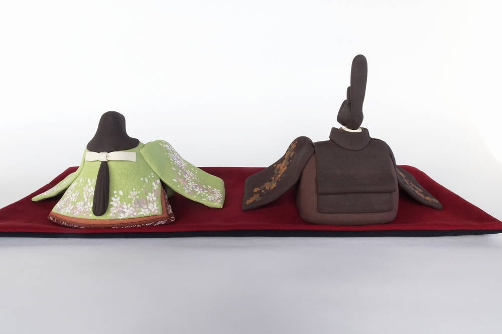 ひな人形(大) 陶雛 澤りか作 (女雛 ウグイス、男雛 黒) お雛様(敷布