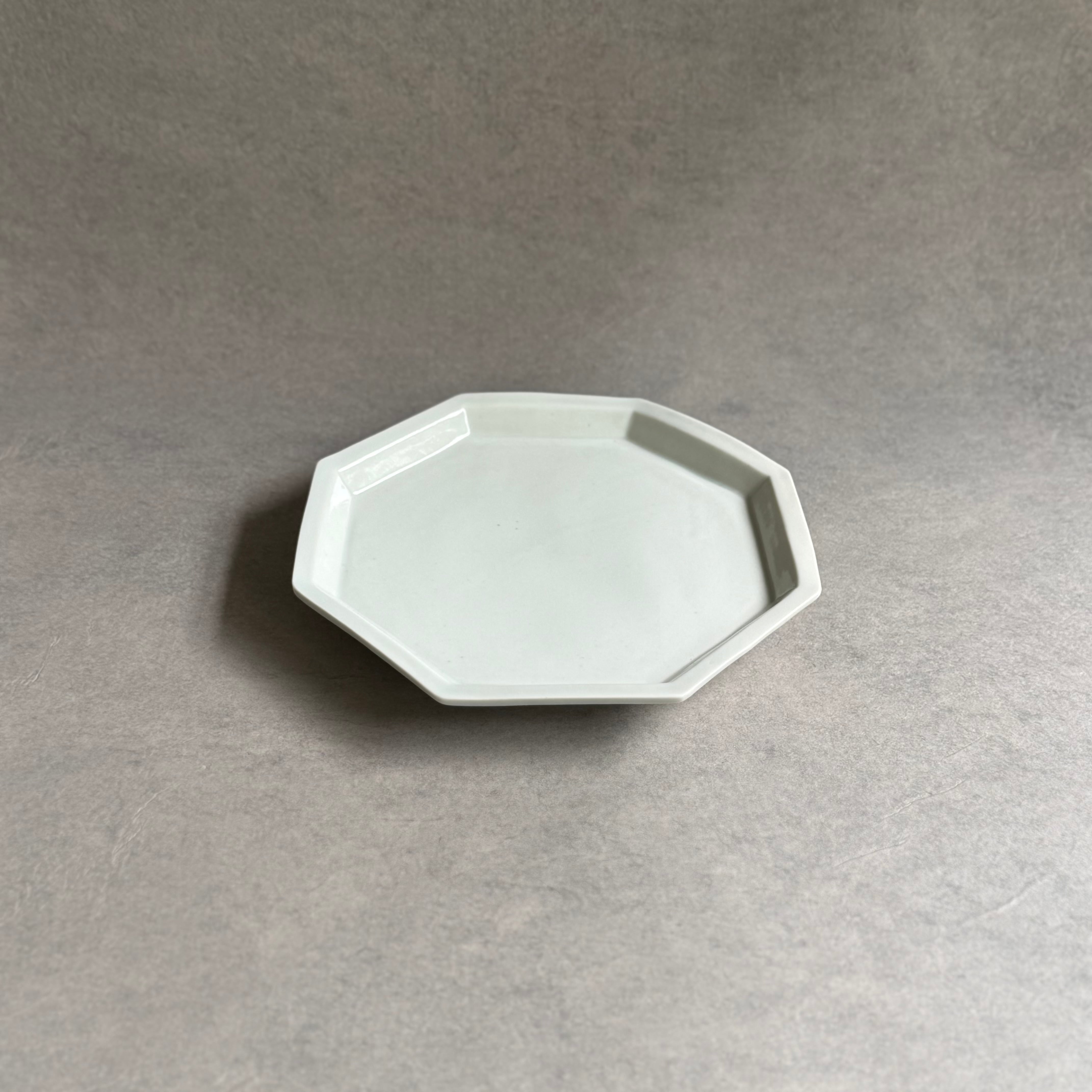 青白磁 八角形 陶器皿 竹下努 青白磁八角皿 (8寸) | gallery 一白