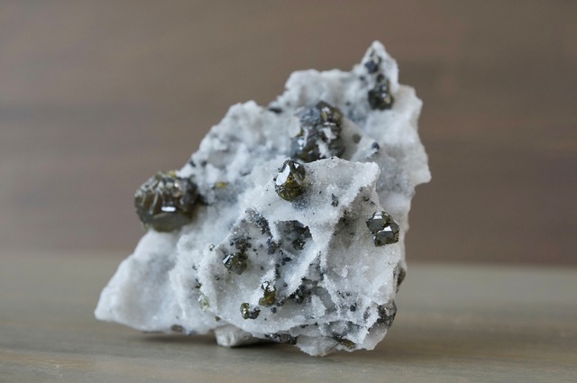 スファレライト/カルセドニー  Sphalerite / Chalcedony