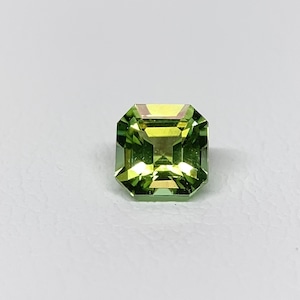 トルマリンの角砂糖  約3.8mm*3.8mm H2.9mm r-0498