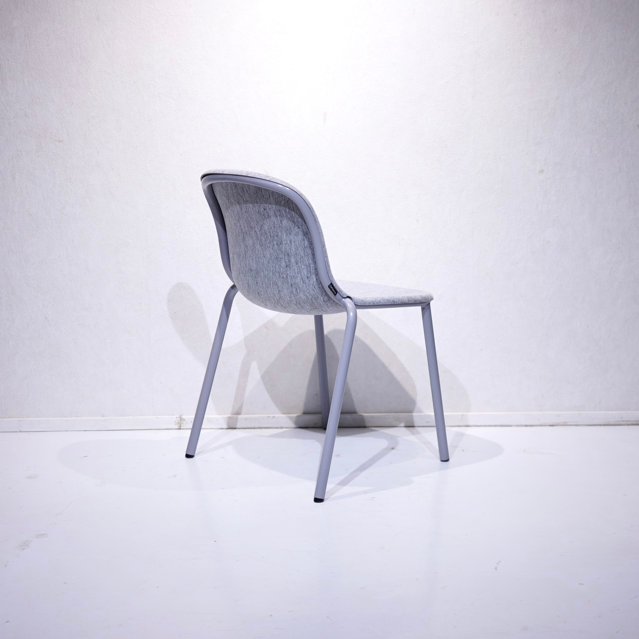 DeVorm デフォルム LJ2 PET Felt Stack Chair ダイニングチェア アームレス チェア 椅子 モダン ミニマル 北欧