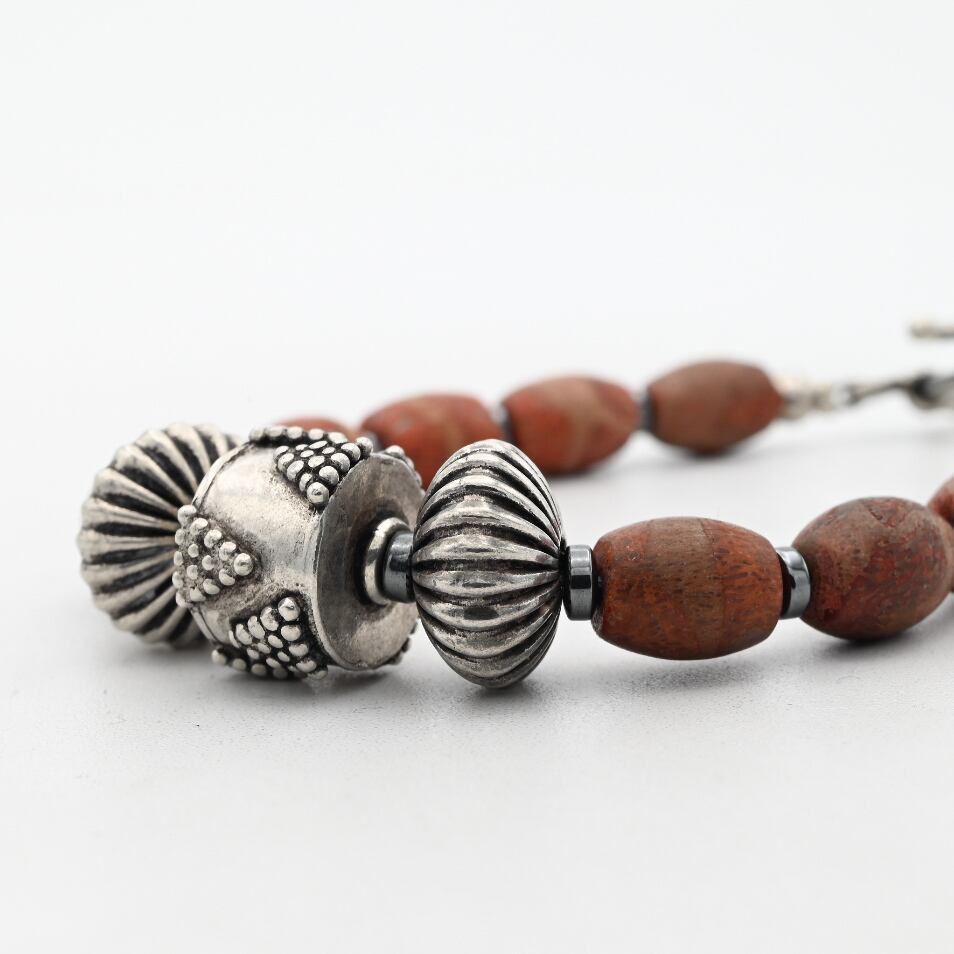 Antique Beads Top Raw Coral Link Bracelet / USA | DÉMODÉ-Vintage