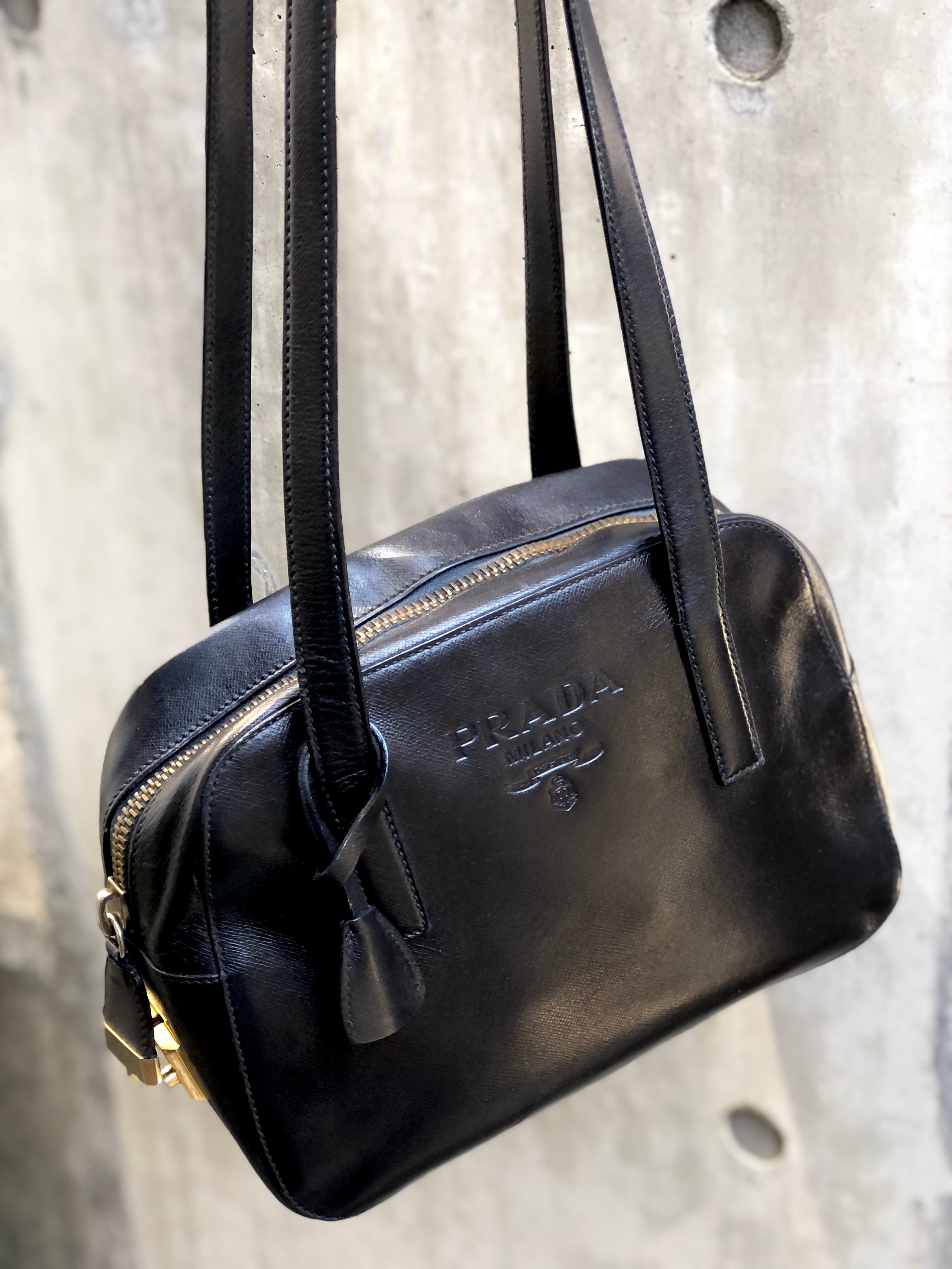tomiのバッグはこちら《極美品　正規品》プラダ　ショルダーバッグ　ブラック　黒