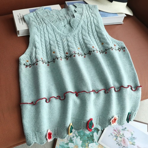 4色/フラワー刺繍ケーブルニットベスト ・12634