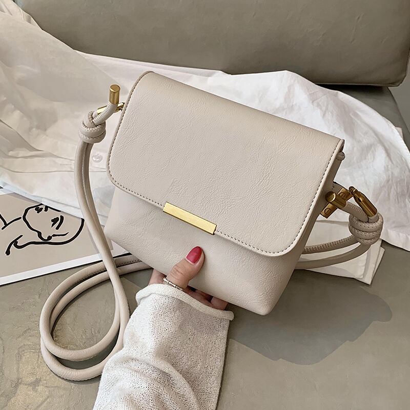 オールマッチインレディーススモールバッグウエスタンスタイル女性バッグ2020新しいトレンディなファッションワンショルダーメッセンジャーバッグネットレッドスモールスクエアバッグ 手作りハンドバック97835343037