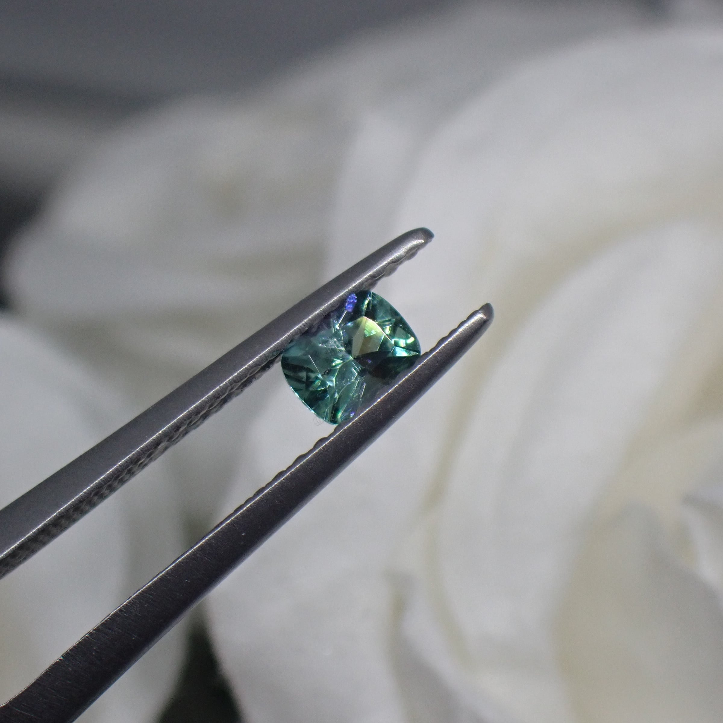 多色性◎ブルー×グリーン☆美しいコーネルピン0.28ct | 宝石