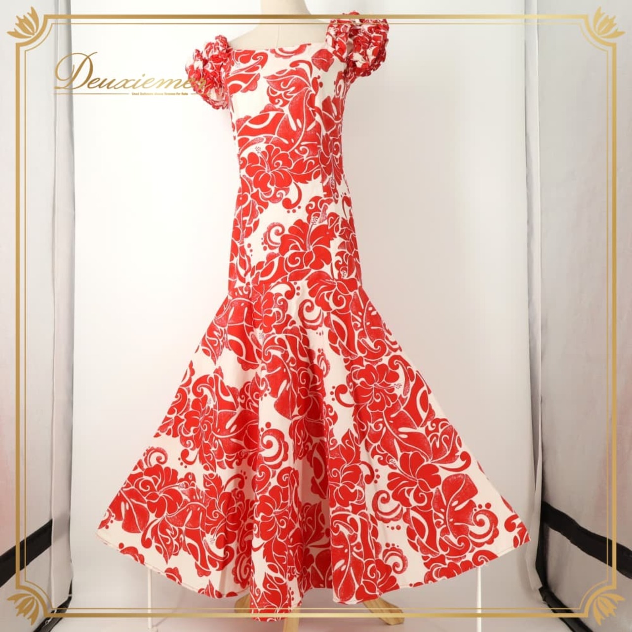 フラダンス 衣装 T&L MUUMUU FACTORY ムームーファクトリー ワンピース ドレス レッド系 ハイビスカス柄 花柄 植物柄 ハワイアンプリント ハワイアン アロハ フラ ダンス レッスン 練習 ハワイアンダンス ホワイト系 赤 白 フリル フレアスカート 練習着 レッスンウェア 華やか 鮮やか