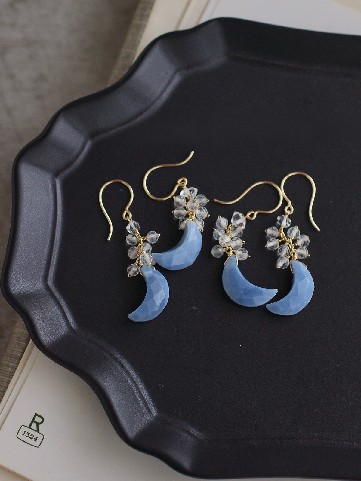 ブルーオパールの月のピアス | Ruan aree │ 心に潤いを。天然石