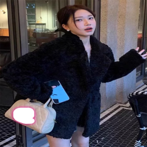 【送料無料】 チェスターコート アウター 羽織り 長袖 Vネック フレア Aライン ボタン ポケット 防寒 ブラック 大人カラー モノトーン 厚手生地 ふわふわ 温かい かわいい 大人可愛い 綺麗 シンプル カジュアル 大人 上品 おしゃれ お洒落 大人女子 こなれ感 エレガント コンサバ 定番アイテム 体型カバー フェミニン ガーリー 無地 冬 女性 レディース ママ 10代 20代 30代 40代 通勤 デート お出かけ 女子会 お呼ばれ お茶会 授業参観 休日 アウトドア ファッション ベロア