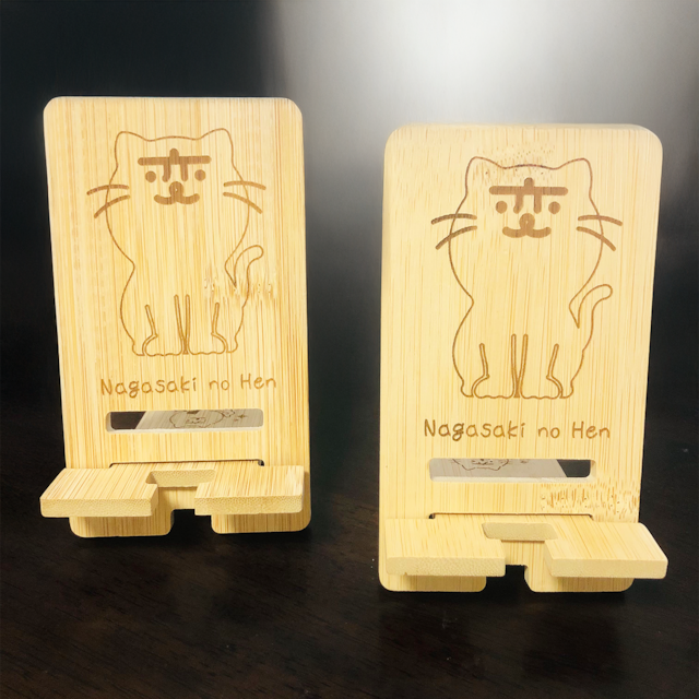 【9/21新作(在庫2個)】『長崎の変』にゃーが 竹製スマホスタンド しろねこ 幅7.8cm x 高さ14cm x 厚さ0.6cm