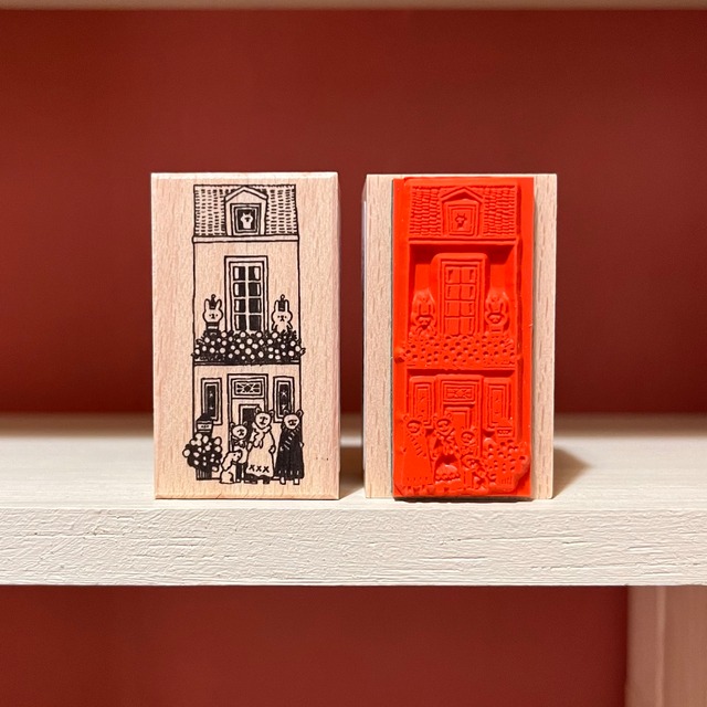 S-55 うさぎの置き物が可愛い　華やかなお家