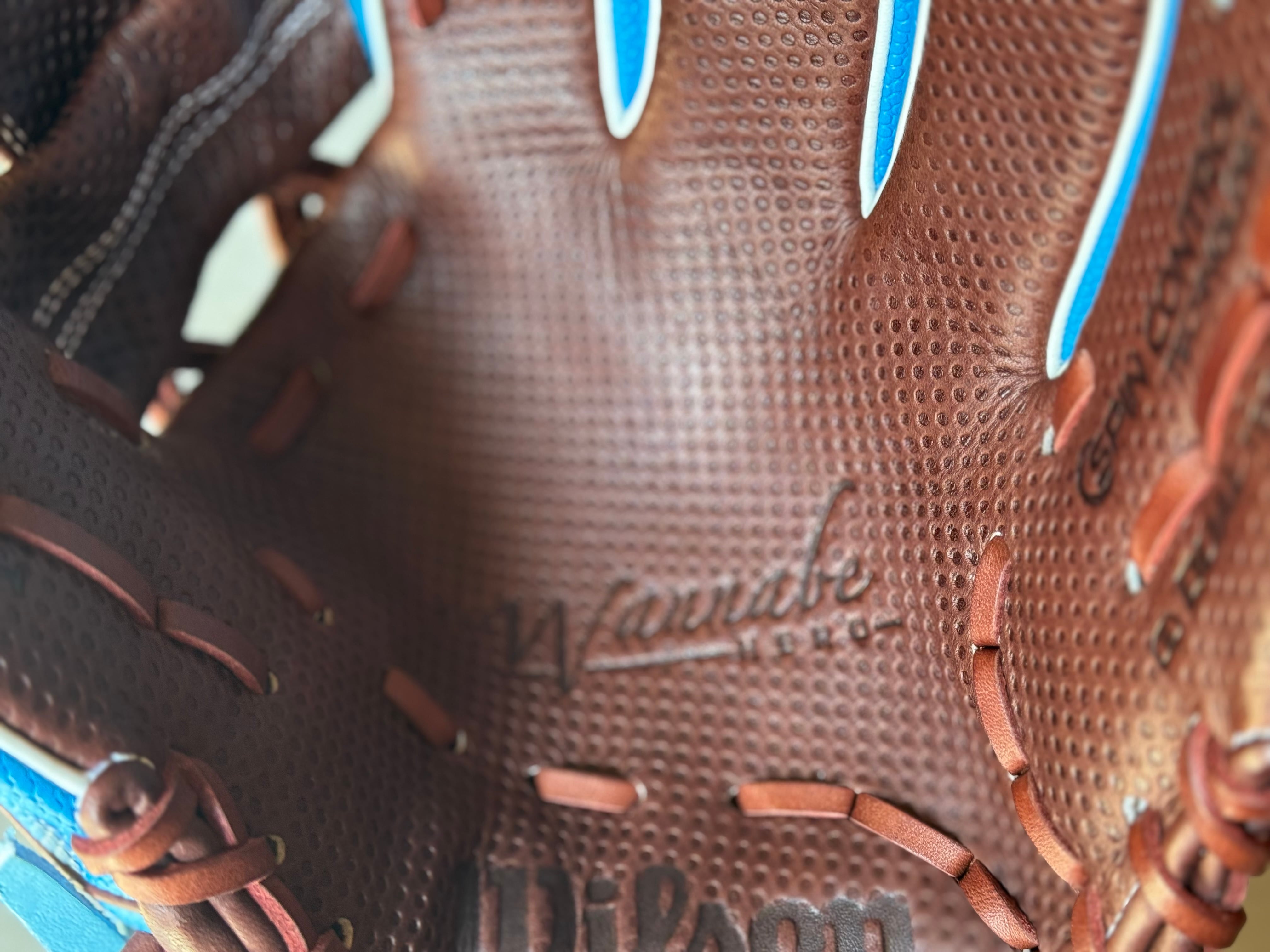 2025年限定モデル The Wannabe Hero DUAL 86型【Wilson】軟式用グラブ