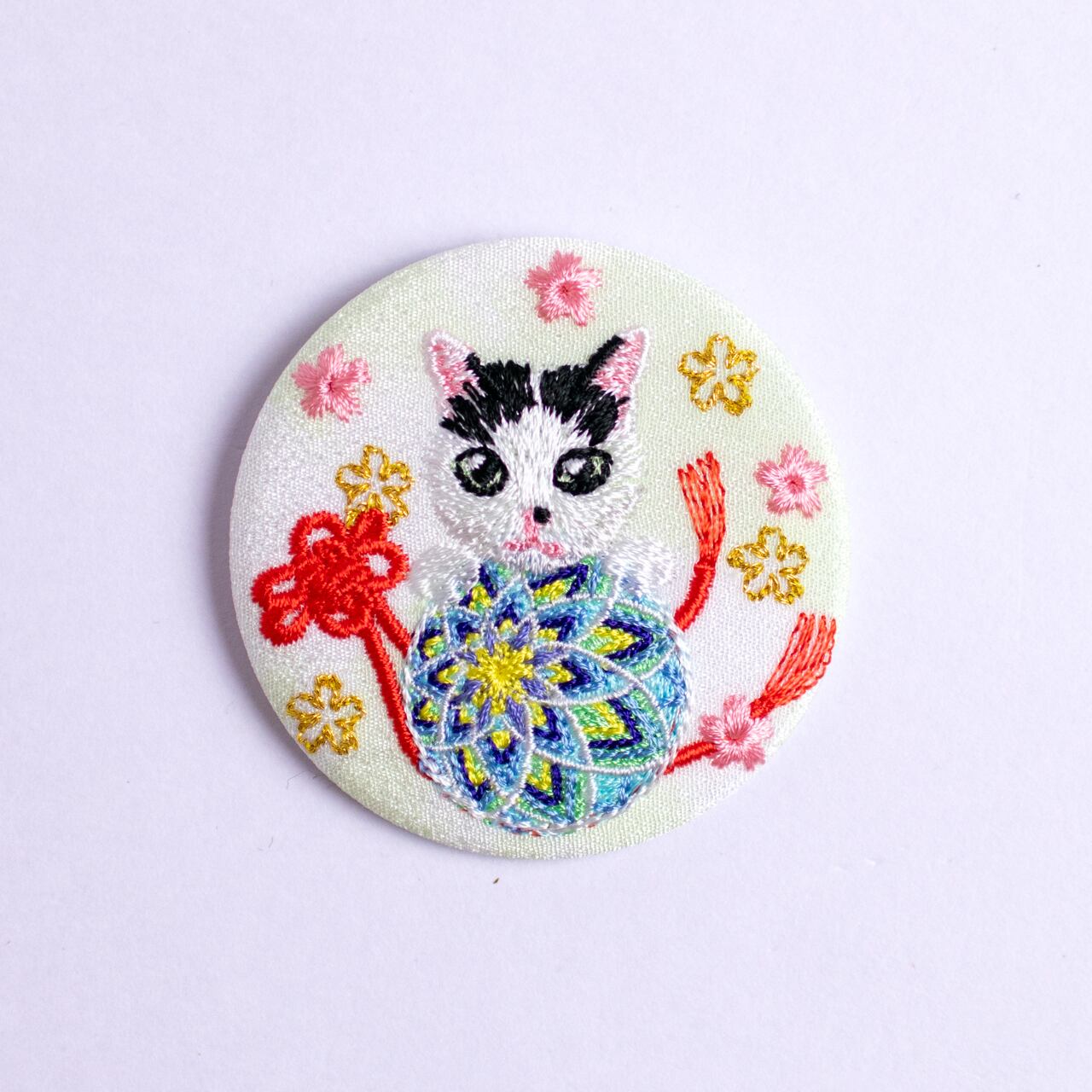 リピート限定】桜と手毬の和柄刺繍バッジ／刺繍シール | コイトネコ