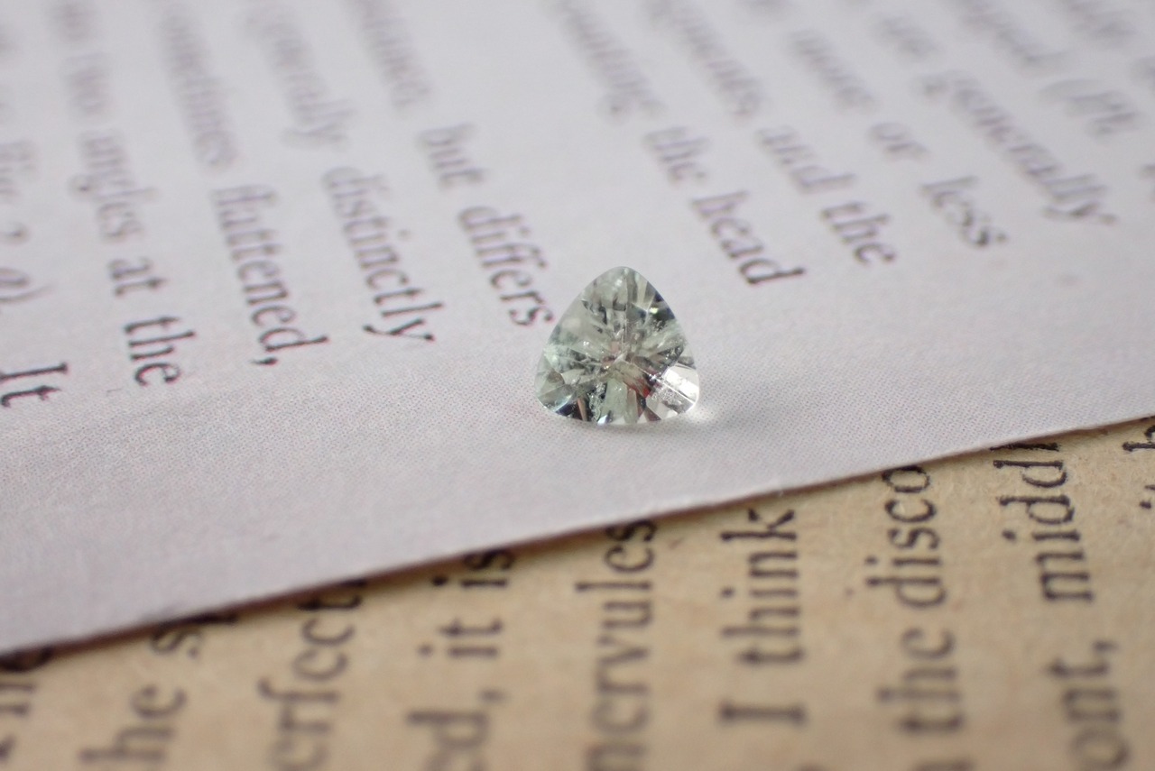 アンブリゴナイト　0.21ct　[C12-504]