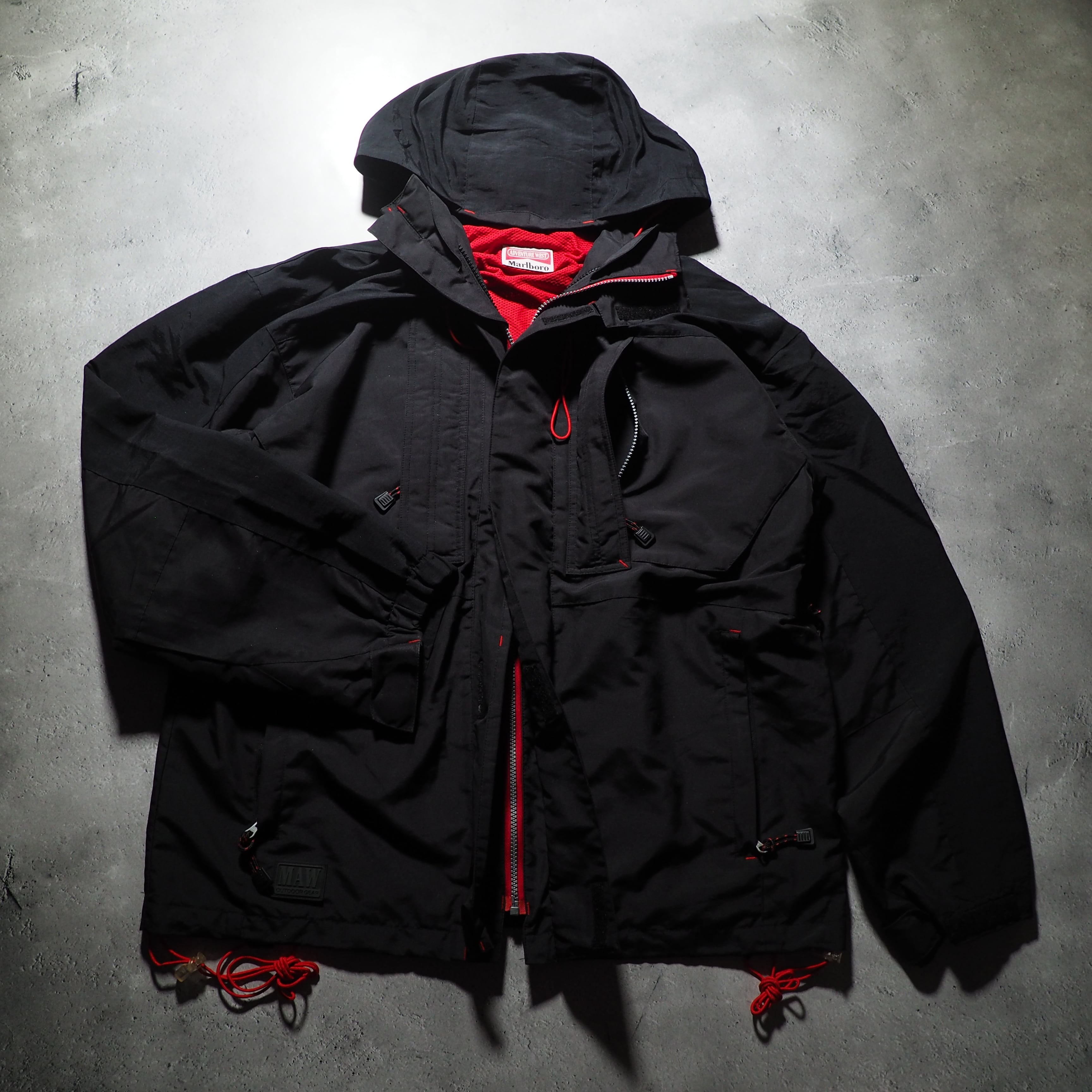 1990s ” Marlboro ” Black nylon technical vintage loose mountain