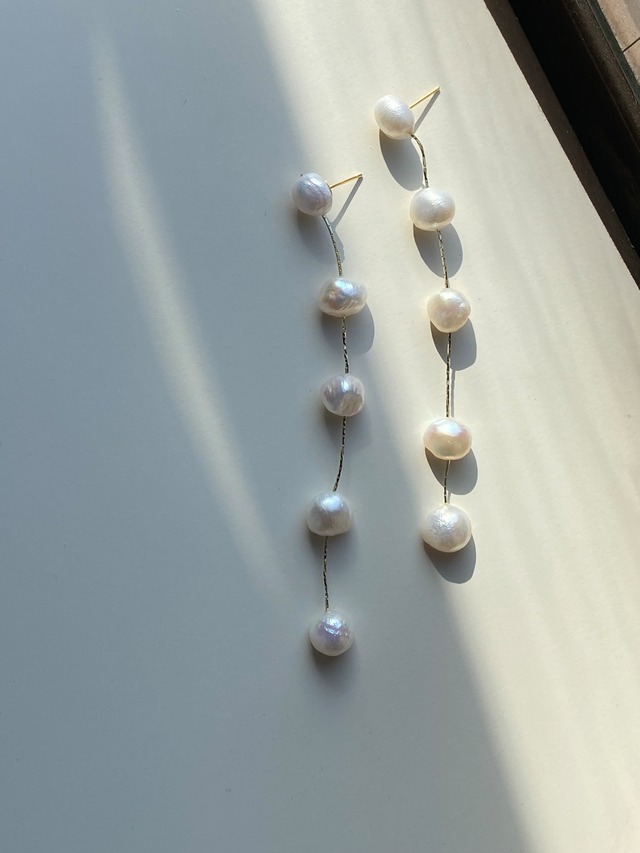 Baroque pearl pierce