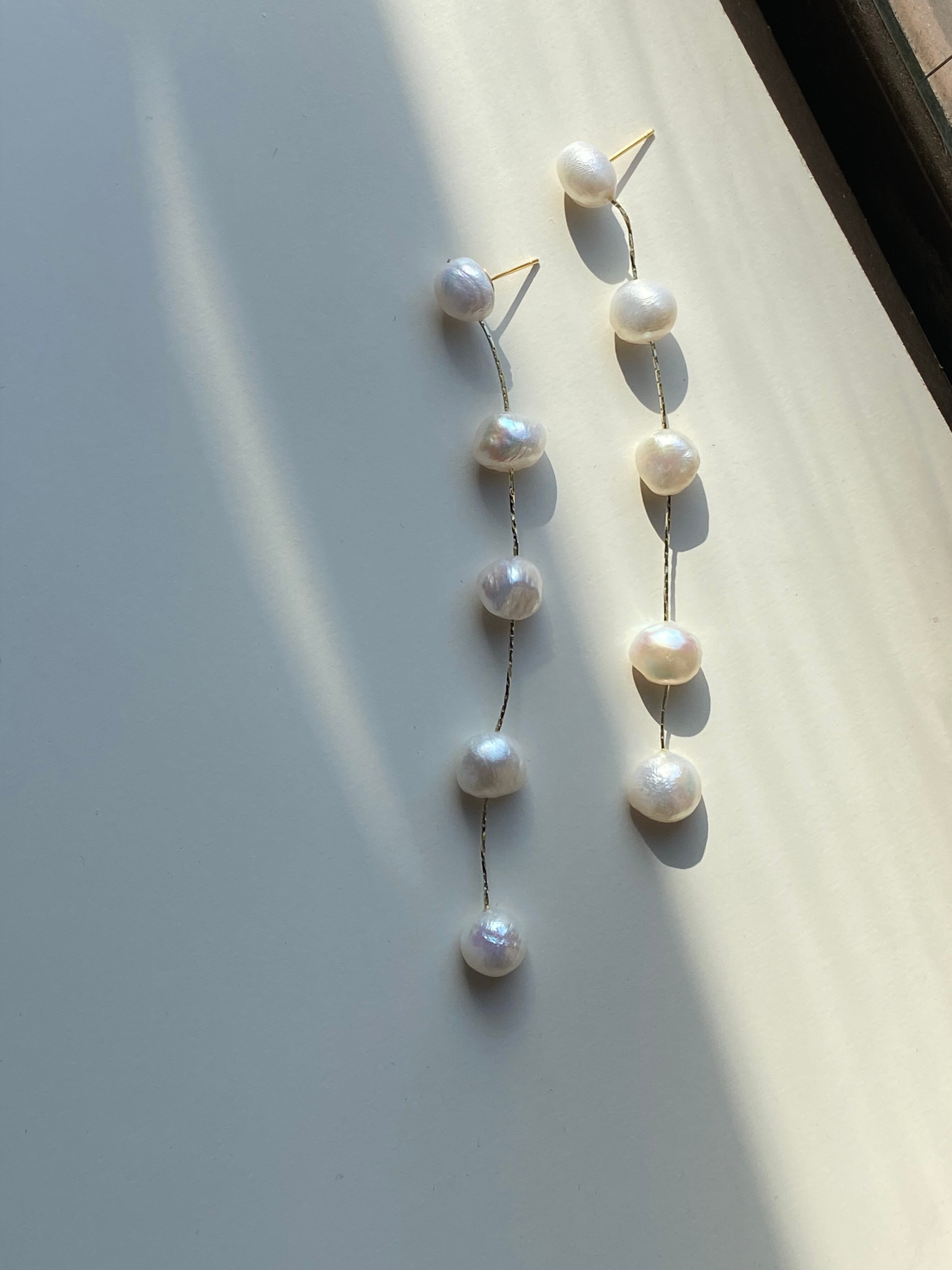 Baroque pearl pierce