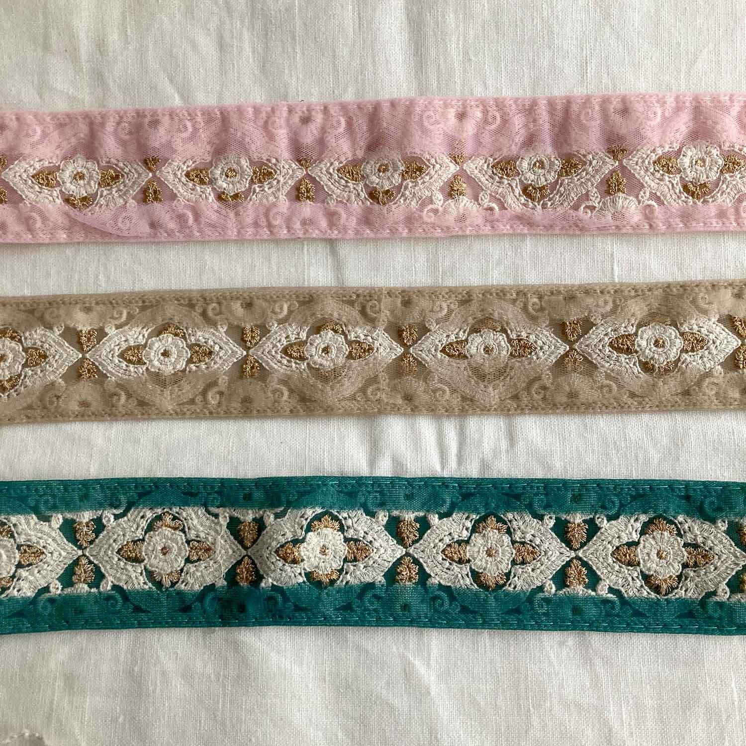 再入荷〉白いお花とダイヤ模様のインド刺繍リボン（1mカット） | Dua