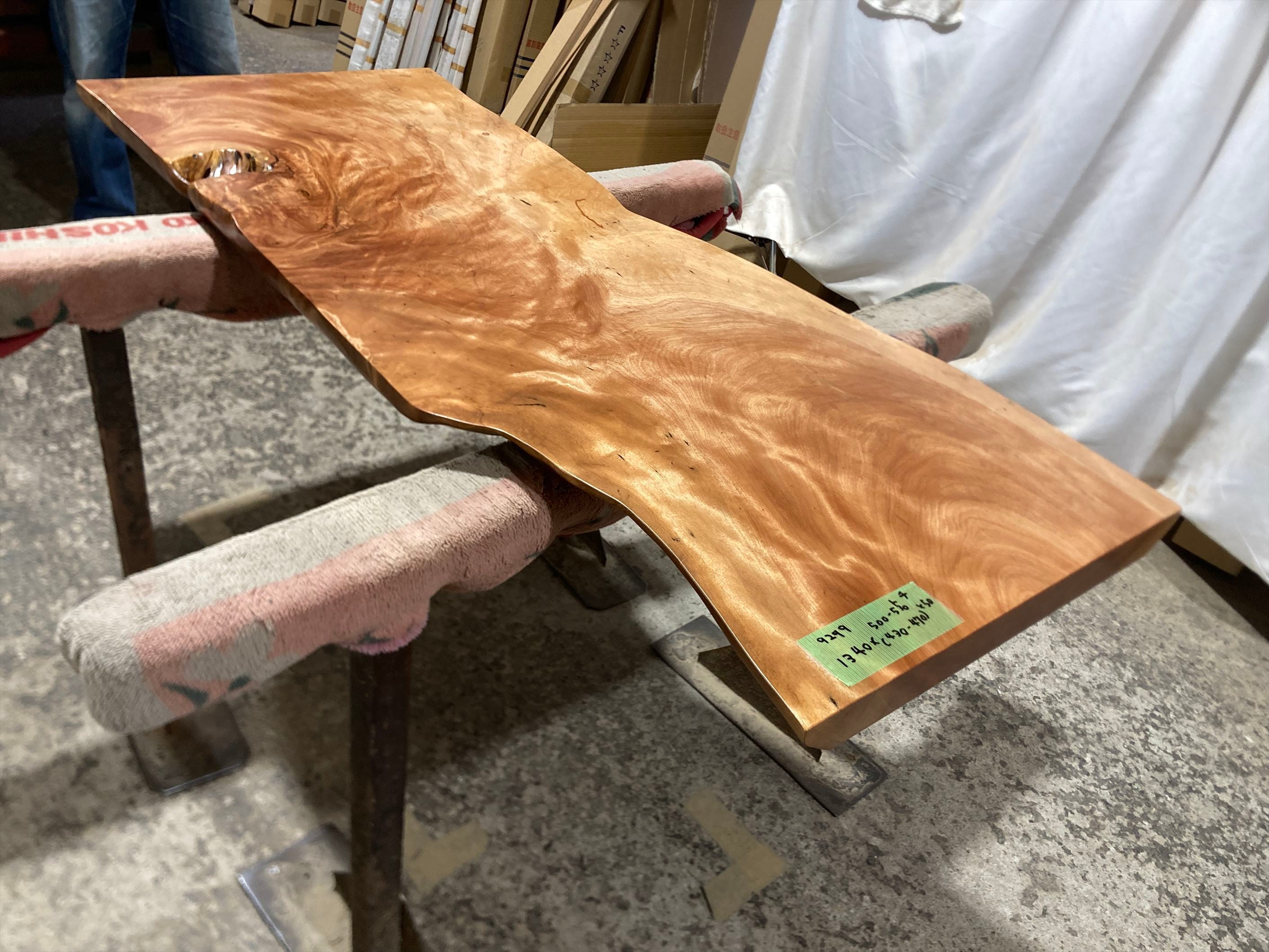 花台、杢目天板 花台、杢目天板